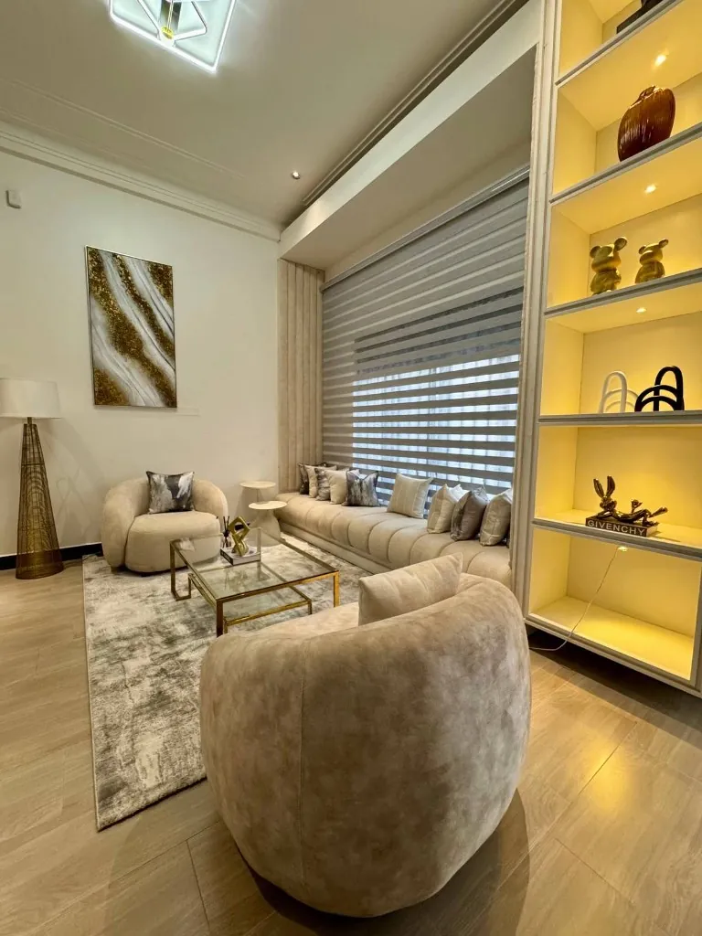 Kitchen by Maisha Interiors